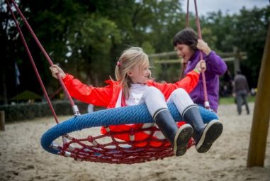 Miért választanak sokan fészekhintát a hagyományos helyett?